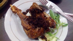 kenikmatan bebek janggut dan sambalnya yang paling pedas di Malang