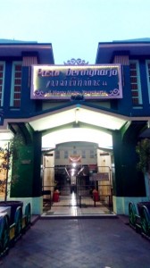 Pasar Beringharjo Yogyakarta tempat berburu batik murah dan berkualitas .