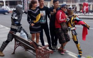 Menikmati Keramaian Jalan Braga Kota Bandung Yang Tak Pernah Mati