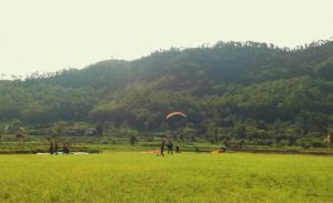 Uji Nyali di Paralayang di Kota Batu