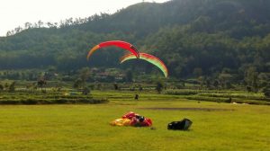 Uji Nyali di Paralayang di Kota Batu