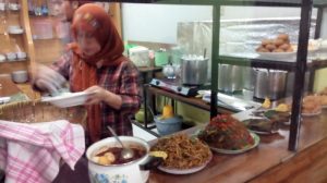 Makan Malam Di Rawon Jenggot Di Jalan Sukarno Hatta Malang