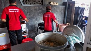 Makan Bakso Bakar Trowulan 65 Yang Terkenal di Kota Malang