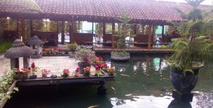 Rekreasi dan Makan Siang Di Lesehan Pring Pethuk Kota Batu