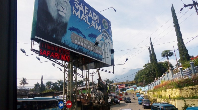 Gerbang Masuk Taman Safari Cisarua