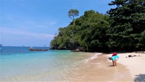 Pantai Tiga Warna di Malang Selatan 