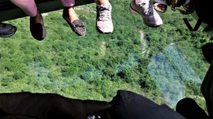 Lantai kaca kereta gantung ngong ping