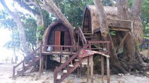 Rumah Kayu Pantai Sendiki Malang