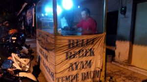Bebek Goreng Enak di Warung Tenda Trubus di Bandulan Malang
