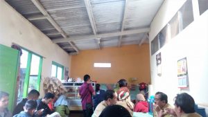 Suasana Warung Rujak Bu Any Kota Batu