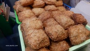 Makan Cakue Peneleh yang terkenal dari Kota Surabaya