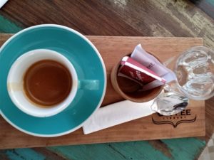 Kopi dan Pizza enak di The Library Cafe Kota Malang