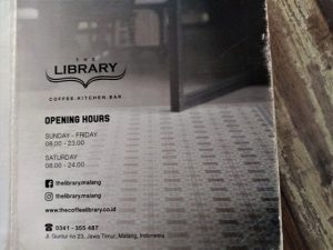 Kopi dan Pizza enak di The Library Cafe Kota Malang