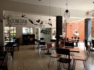 Kopi dan Pizza enak di The Library Cafe Kota Malang