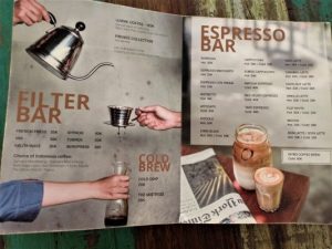 Kopi dan Pizza enak di The Library Cafe Kota Malang